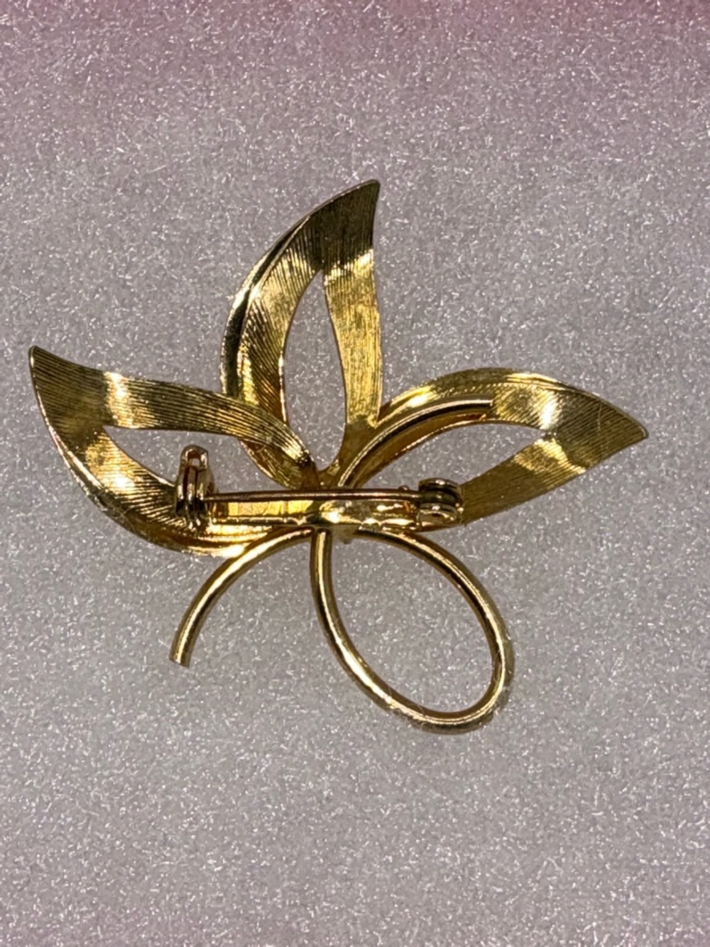 Vintage JJ Company Gold Floral Leaf Brooch - Picture 6 of 6